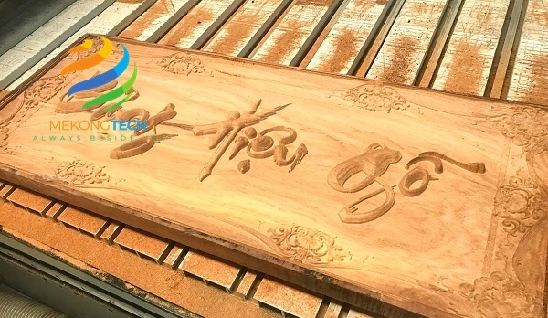 Bảng hiệu gỗ có thể thể được thiết kế theo nhiều phong cách khác nhau, tạo sự sáng tạo mới mẻ trong nghệ thuật trang trí, decor bảng hiệu